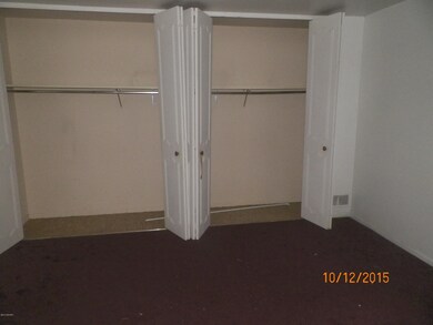 saxony-bedrm closet