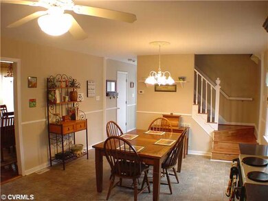 Kitchen - Spacious Kitchen with loads of counter s
