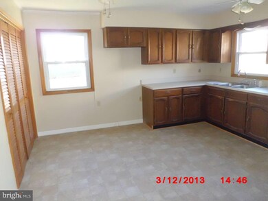 305 Walton St, Strasburg, VA 22657 - photo 7