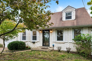 27 Maxwell Rd Eatontown NJ-large-008-031