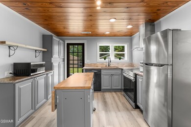 310 Two View Rd, Pigeon Forge, TN 37863 - photo 7