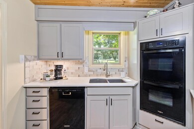 330 Woodcreek Ct, Granbury, TX 76049 - photo 7