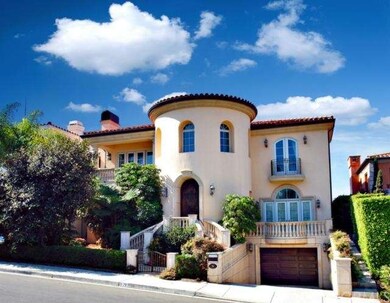 Gorgeous curb appeal!