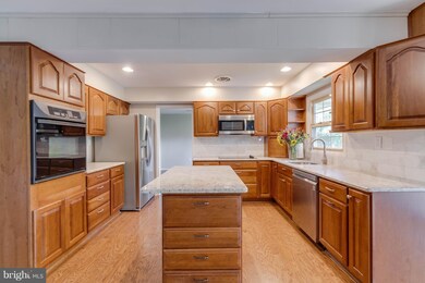 12521 Saber Ln, Bowie, MD 20715 - photo 5