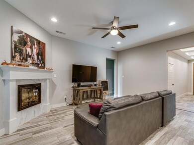 704 Oakmont Dr, Ennis, TX 75119 - photo 6