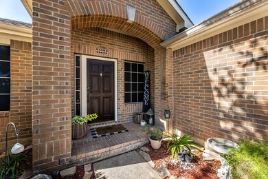 3807 Saxon Hollow Ct, Friendswood, TX 77546 - photo 2