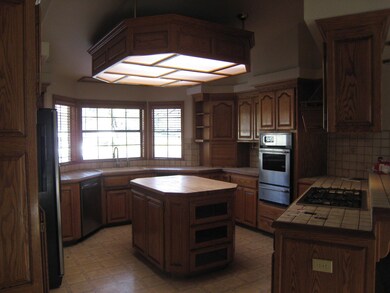 1865 El Verano St, Redding, CA 96002 - photo 3