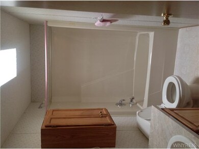 Bathroom BATHRM W ONE PIECE TUB/SHOWER