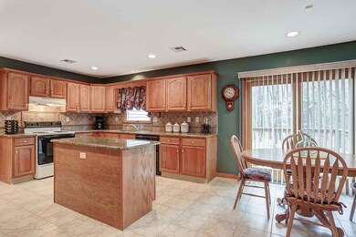 Eat-In-Kitchen