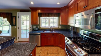24-Buttonwood-Ln-Kitchen(1)