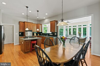 7318 Beechwood Dr, Springfield, VA 22153 - photo 6