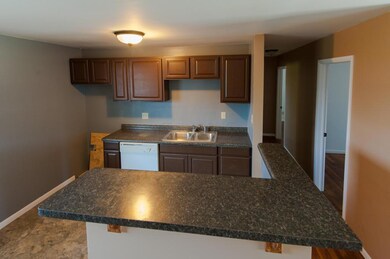 Kitchen w/ lg island