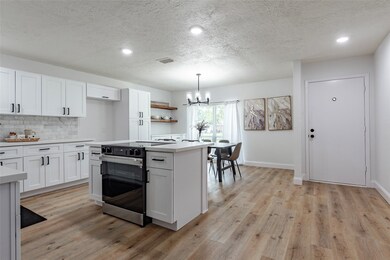 16915 Blackhawk Blvd, Friendswood, TX 77546 - photo 4