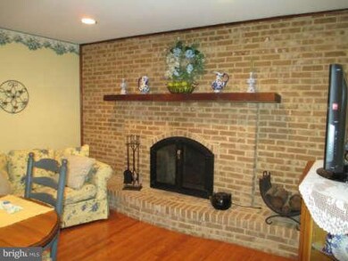 307 Neale Ct, Sykesville, MD 21784 - photo 7