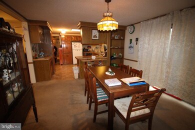 735 Aspen Cir, Red Hill, PA 18076 - photo 2