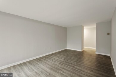 9810 Kingsbridge Dr unit 1, Fairfax, VA 22031 - photo 6