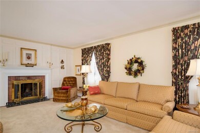 Living Room w/ gas fireplace