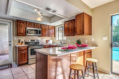 Kitchen breakfast counter