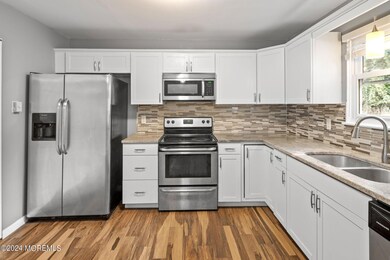 eat-in kitchen