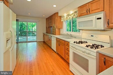 5333 Southport Ln, Fairfax, VA 22032 - photo 3