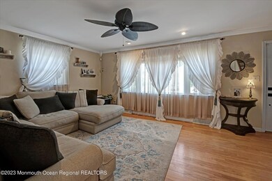 04-LIVING ROOM