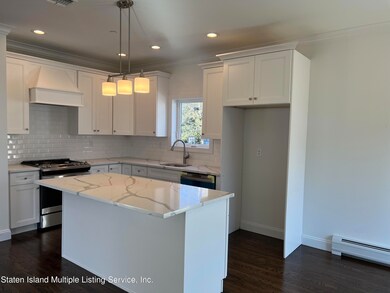 Eat-in Kitchen
