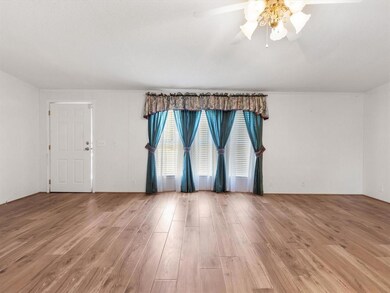 714 Sun Ct, Granbury, TX 76049 - photo 7