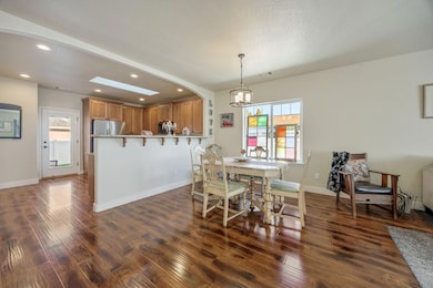 208 SW Blueberry Ln, Grants Pass, OR 97527 - photo 7