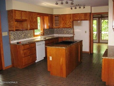 459 Gatewood Kitchen