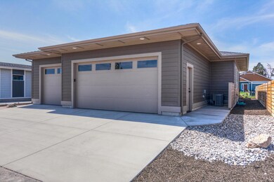 696 NW Rimrock Dr, Redmond, OR 97756 - photo 6