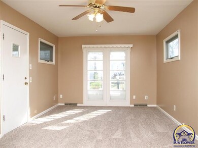 1188 SW Collins Ave, Topeka, KS 66604 - photo 6