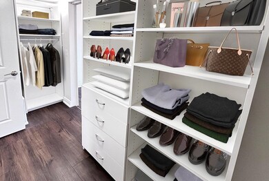 555STUDIO_ WALK-IN CLOSET LARGEd copy