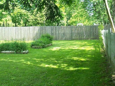 Yard/Garden. Beautiful flower and...