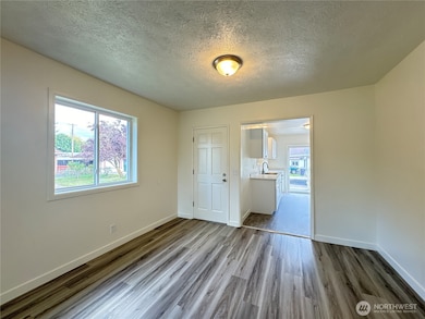 566 18th Ave, Longview, WA 98632 - photo 3