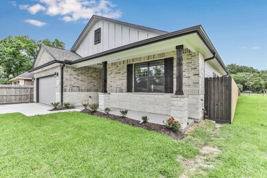 8310 Observatory St, Houston, TX 77088 - photo 3