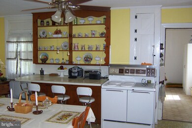 21107 Twin Springs Dr, Chewsville, MD 21721 - photo 2