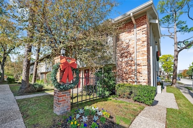 515 Tallowood Rd unit 9, Houston, TX 77024 - photo 2