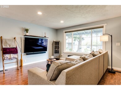 529 S 2nd St, Creswell, OR 97426 - photo 6