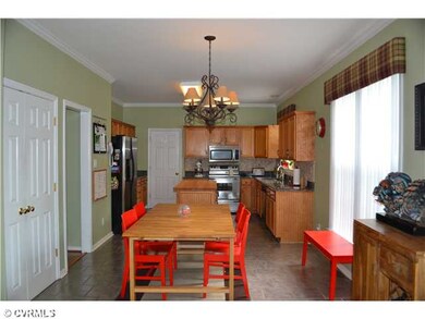 Kitchen - Open breakfast room to the kitchen and f