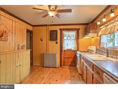 2 St Clair St, Middleport, PA 17953 - photo 4