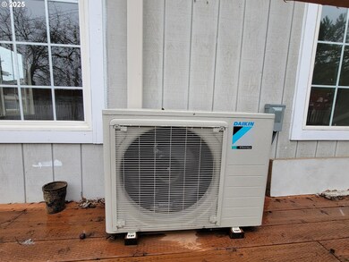 1110 N Old Pacific Hwy, Myrtle Creek, OR 97457 - photo 4