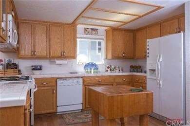 Nice kitchen layout with plenty of counter space a