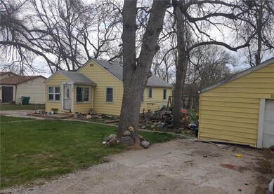 4365 NE 27th St, Des Moines, IA 50317 - photo 3