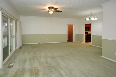3902 greenleaf cir-105