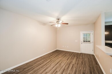 001-photo-living-room-13148775