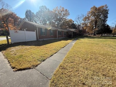 6124 Williams Rd, Charlotte, NC 28215 - photo 2