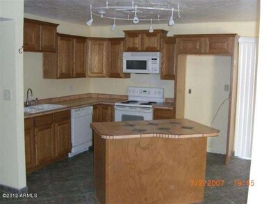 3112 Dahlia Kitchen Un Lived In