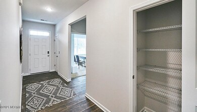 Cali_Express_White_Cabinets03