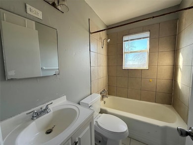 2240 Riverview Dr unit A, Irving, TX 75060 - photo 5