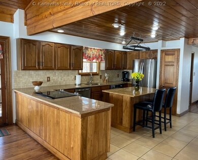 Large kitchen with 2 stoves!! 
